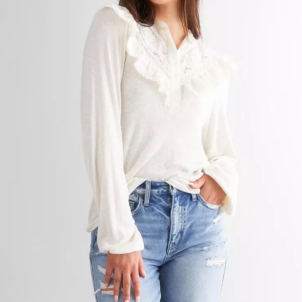 Gimmicks Lace Collared Henley Eggnog size Small.